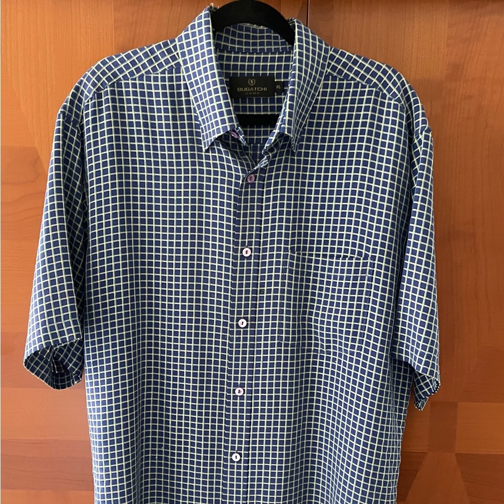 Bugatchi Uomo short sleeve shirt.